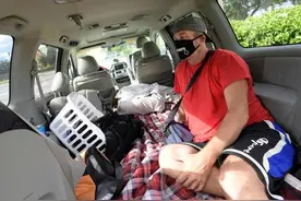 美媒：每500名美国人中有1人无家可归 疫情下更多人蜗居车中图片