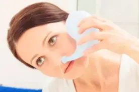 鼻腔冲洗真能治鼻炎吗？方法不对，反而会致病图片
