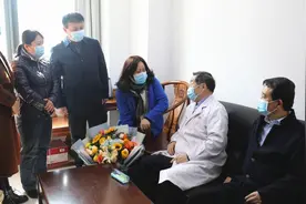 西安市卫健委领导慰问全国名中医杨震教授图片