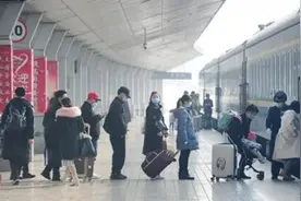 “坐高铁50度以上白酒只能带两瓶”，引网友热议图片