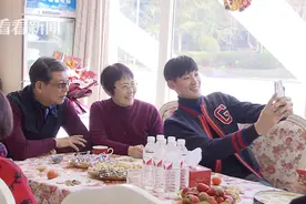 “我还不想退休”！徐根宝77岁生日 众弟子“回家”给恩师拜年图片