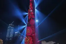 世界第一高楼——迪拜哈利法塔上演春节灯光秀，庆祝中国农历新年图片