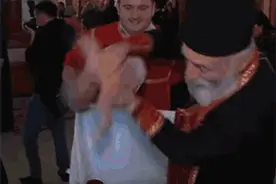 姚祺：洗礼洗出人命，该不该归为“恶习”？图片