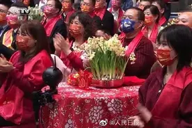 春晚口罩火了，网上同款月销1万+！这家“神车”厂现身打假：只赠不卖，网上的均非“正品”图片