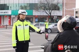 “老婆，执勤辛苦了，情人节快乐！”夫妻也是战友，岗位上的这份爱，好坚定图片