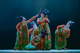 《唐宫夜宴》“出圈”背后：演出服里塞海绵 演员口中含棉花图片