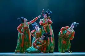 《唐宫夜宴》“出圈”背后：演出服里塞海绵 演员口中含棉花图片