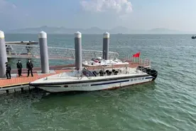 深圳民警海上跨年，曾拦截逼停三无船，该视频获70万+点赞图片