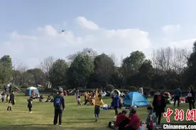 湖北：民众户外享春光 短途自驾游成出行主流图片