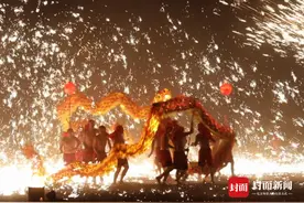 非遗“云”上闹新春 重庆铜梁火龙陪你过年图片