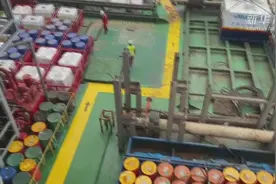 海上钻井平台石油人的春节坚守视频封面