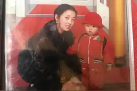 “妈妈24岁时，我认识了她”你好，我的“李焕英”图片