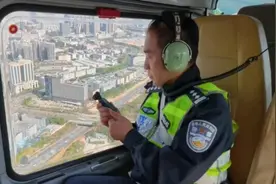 实拍深圳交警乘直升机空中巡逻视频封面