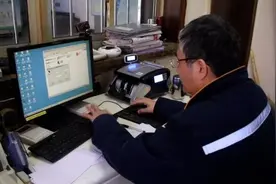 坚守者｜后勤保障人员一人24小时值守：守“亮”万家灯火视频封面