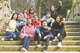 因孩子上幼儿园结缘 12年来处得像一家人图片