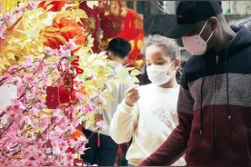 唱潮剧、高空送红包！“外国人遇上中国年”哪种姿势最摇摆图片