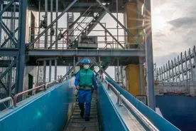 生产任务重，上海这间厂春节期间万余人加班赶工……图片