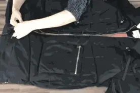 冬天厚衣服这样收，不回潮、无折痕，还省出个大衣柜图片