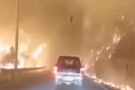 河源铁路沿线附近突发山火，车辆火海中穿行视频封面