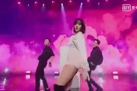 唱跳俱佳连身材都如此撩人 难怪网友说“没人能拒绝她”图片