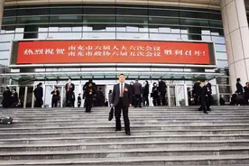 南充两会 |政协常委任静：规范二手车市场，严打占道经营，每辆二手车都有“身份证”图片