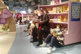 凌晨探访图书大厦：春节期间日客流达6000人 读者挑灯夜读为人生补钙图片