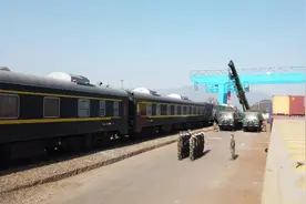 他当兵16年，多半时间都是在火车上一个人度过……图片