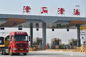 明确了！这类货物运输车辆免收通行费图片