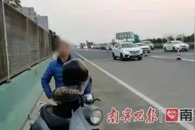 广西一男子骑电驴“挑战”200多公里高速路！竟还准备了备用电池……图片