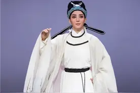 从霸气武生到越剧小生，从演员到团长——专访浙江小百花越剧团团长蔡浙飞图片