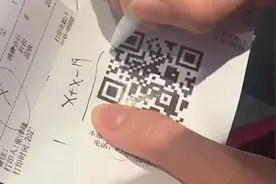 上海一女孩和朋友吃饭AA制为算分摊列出方程：数学太差，我真不会别的方法视频封面