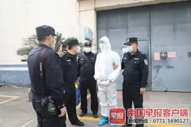 钦州一宾馆服务员被奸杀，4名嫌疑人潜逃11年被抓图片
