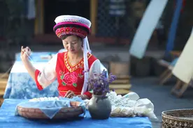 半月谈｜扎染：蓝天白云在布面上起舞图片