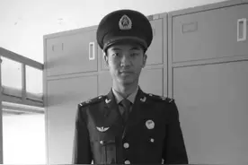 卫国戍边牺牲烈士王焯冉父亲含泪：为英雄的儿子感到骄傲图片
