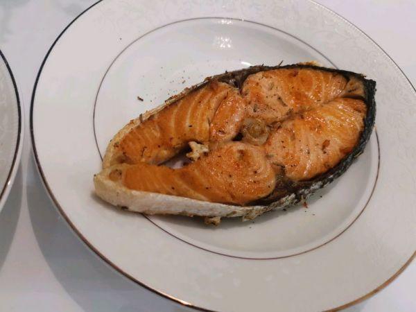 三文鱼的最佳吃法（味蕾盛宴当鱼油的甘香遇上迷迭香→香煎三文鱼）