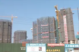 质疑买到“墓景房”购房者不干了图片