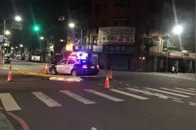 17岁少年半夜无照偷骑摩托 路口刹车打滑喷飞惨死图片
