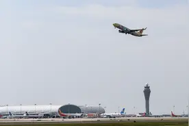 深圳机场附近发现有不明升空物活动，高度1500米，警方正在调查图片