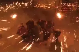 康熙年间的烟火表演什么样？传统村落里的古老烟花如火龙飞舞视频封面