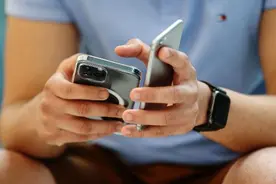外媒：苹果正在为 iPhone 开发一款无线电池组 道阻且长图片