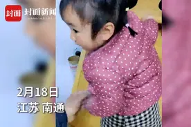 萌娃明白男女有别拒绝爷爷玩笑触碰，看完视频后网友吵翻了图片
