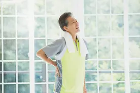 老人突发腰痛，骨质疏松椎体骨折要注意图片