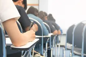 一文盲跨省组织高考作弊，9人获刑！哈工大一研究生替考两次图片