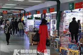 义乌小商品城今天开市迎客，有史以来最早，有商户刚一开门就接到5万美金订货款图片