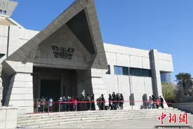 唐宫夜宴带火河南博物院：游客争相打卡，考古文创热卖图片