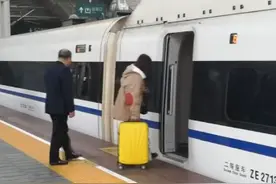 铁路部门回应高铁旅客重座：临时调整车型及编组所致