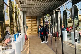 造价80万元“单向透明厕所”引热议 四川犍为一景区回应：游客自主选择，晚上不开放图片