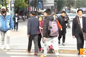 早安春城｜羽绒服和T恤擦肩而过，心里各自默念一句…图片