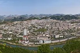 “茅台酒故乡”茅台镇去年地区生产总值突破千亿元图片