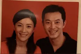 沙溢晒与胡可结婚照庆十周年：老婆，永远爱图片